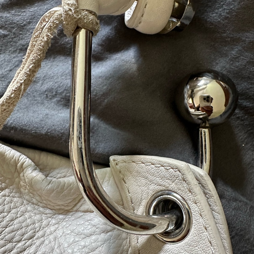 White pebbled leather Charles Jourdan purse - Picture 8 of 13